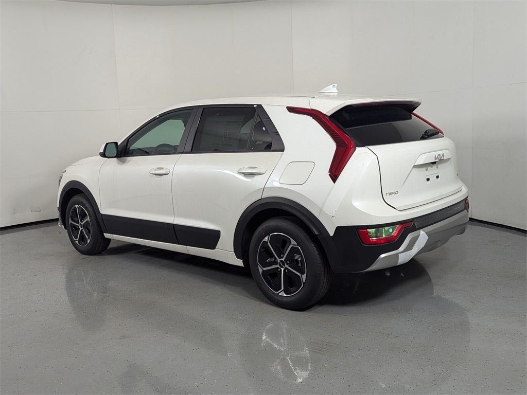 2024 Kia Niro LX 5