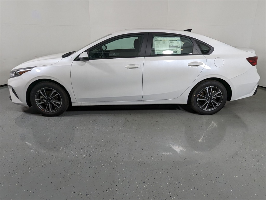 2024 Kia Forte LXS 4