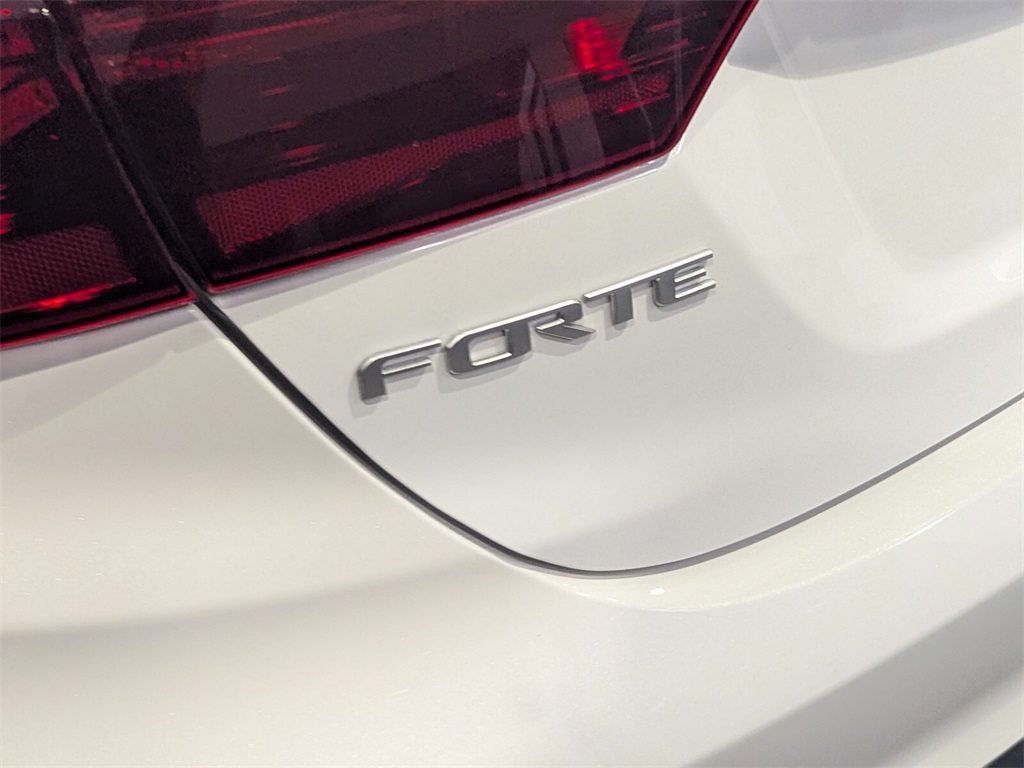 2024 Kia Forte LXS 5