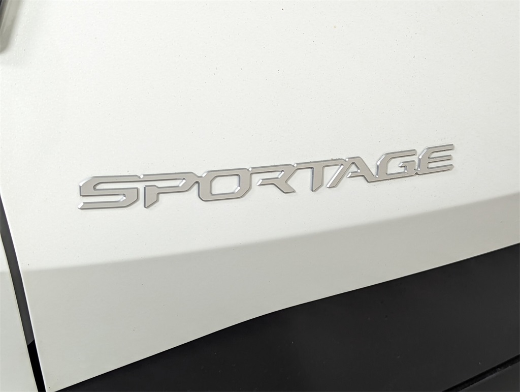 2025 Kia Sportage Hybrid LX 8