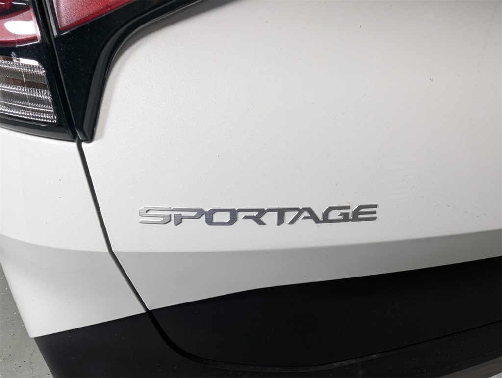 2025 Kia Sportage LX 8