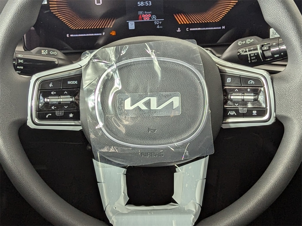 2025 Kia Sorento LX 13