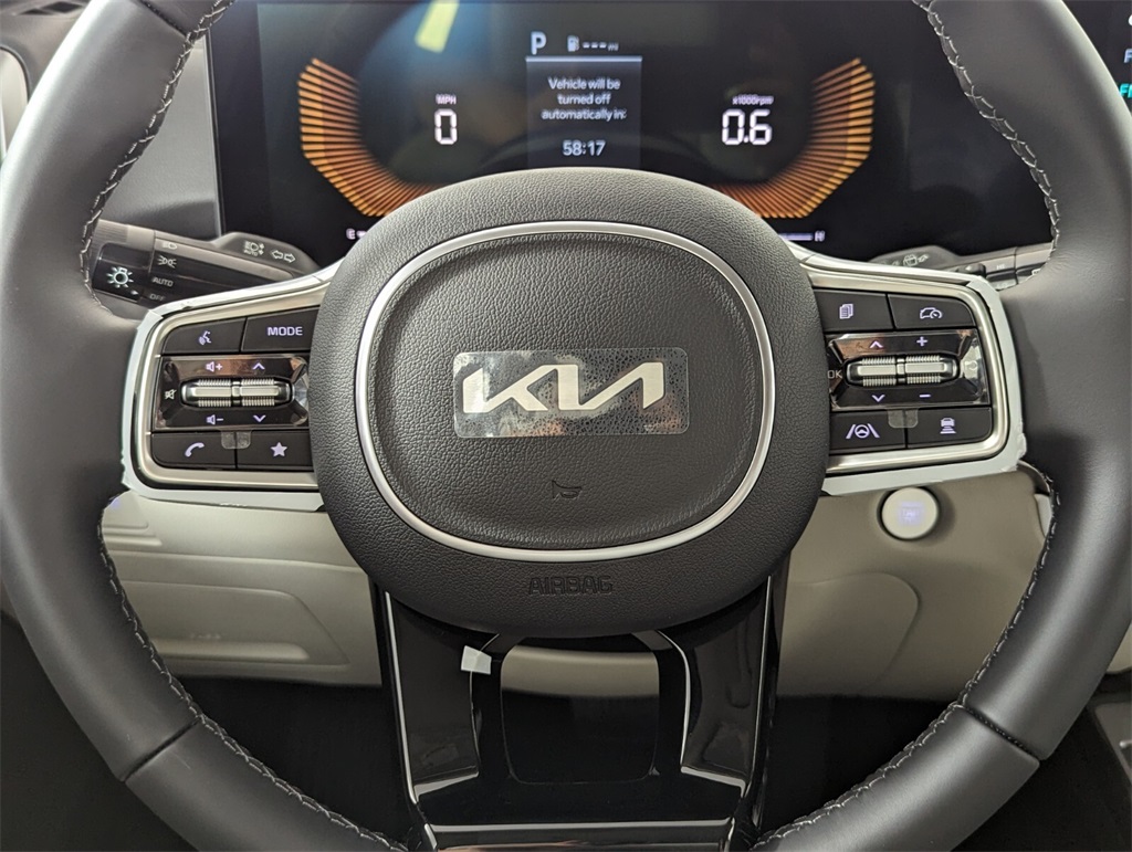 2025 Kia Sorento S 16