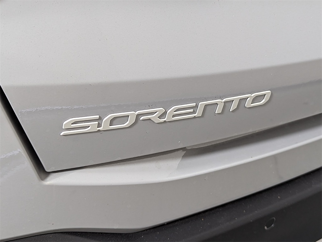 2025 Kia Sorento S 8