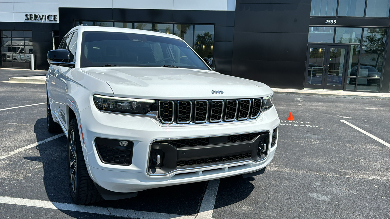 2023 Jeep Grand Cherokee L Overland 2