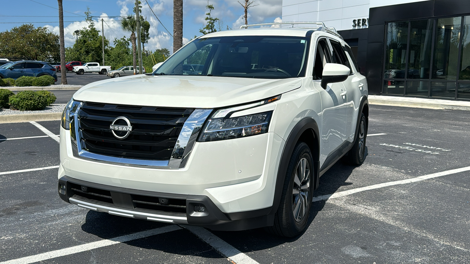 2023 Nissan Pathfinder SL 4