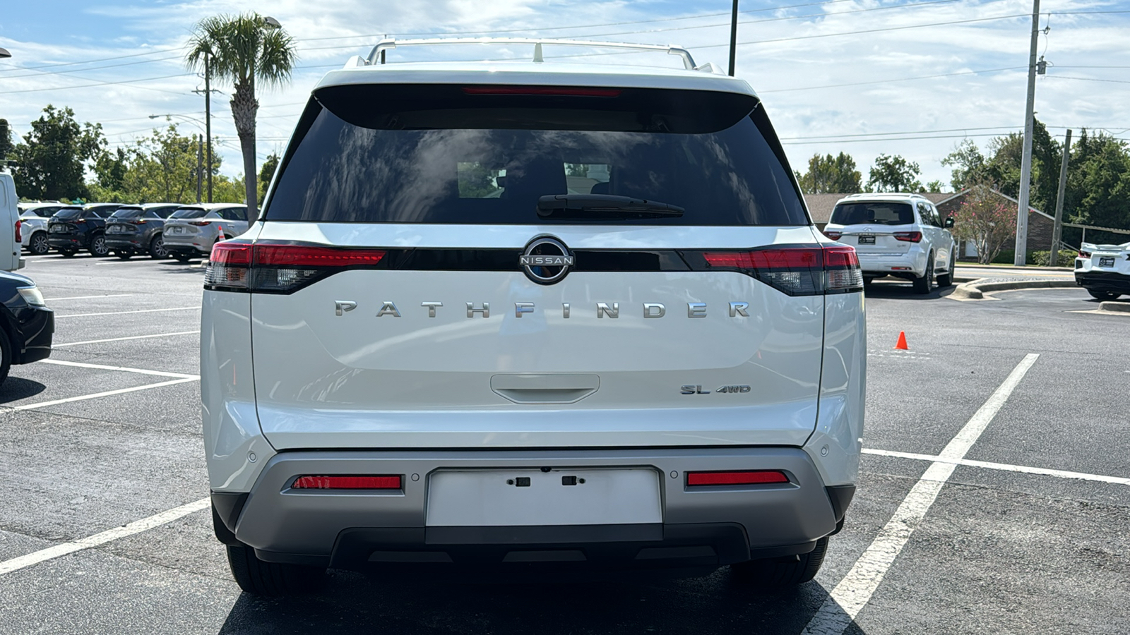 2023 Nissan Pathfinder SL 6