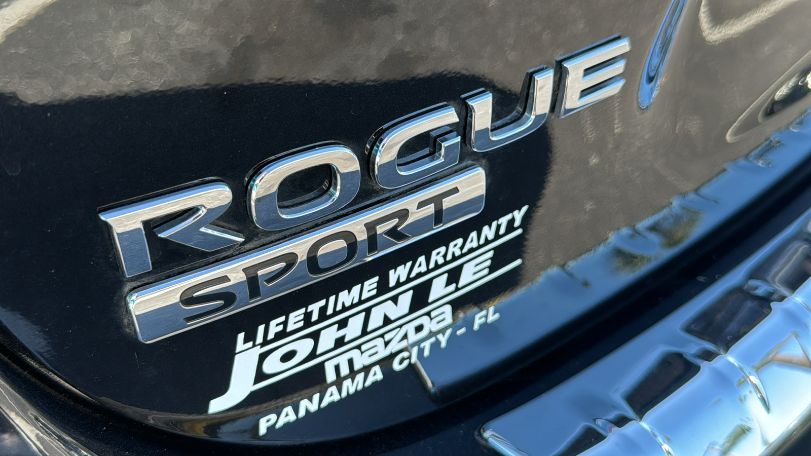 2022 Nissan Rogue Sport SL 8