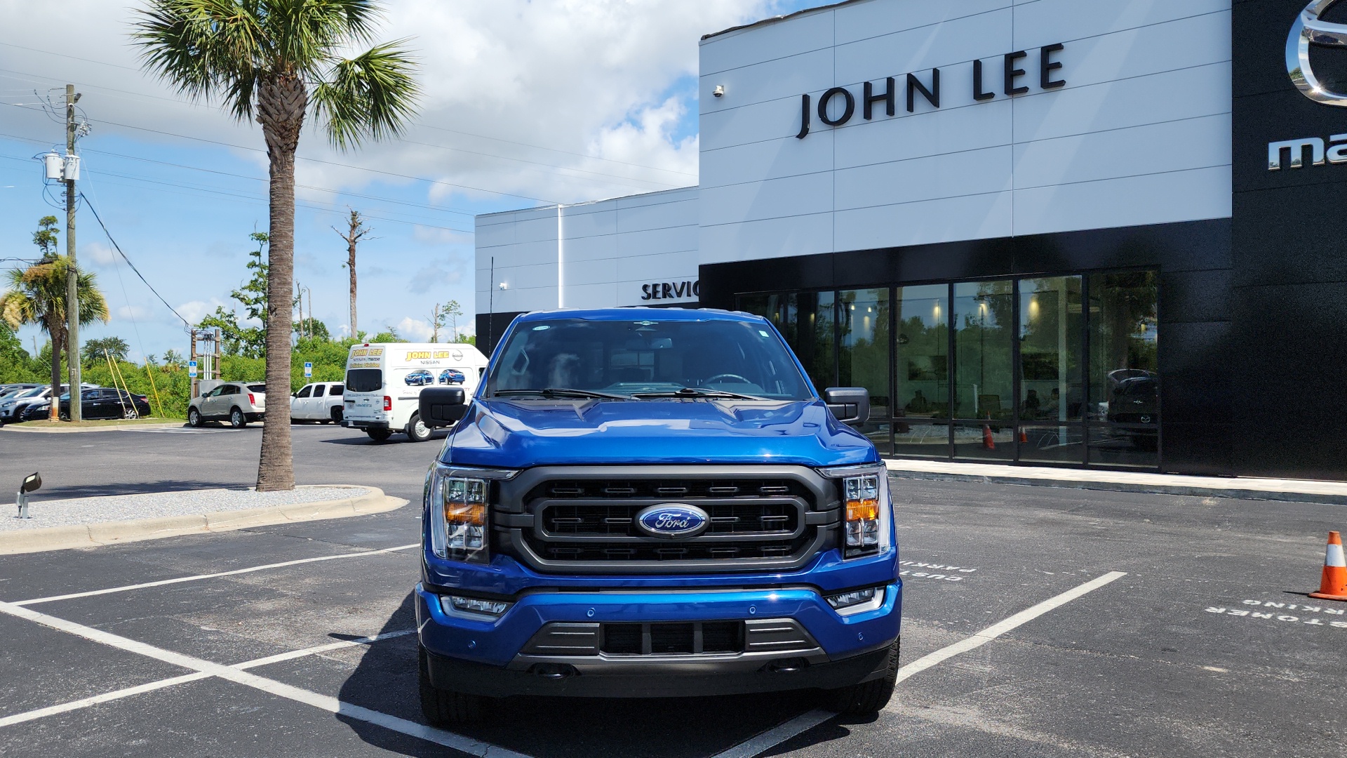 2023 Ford F-150 XLT 2