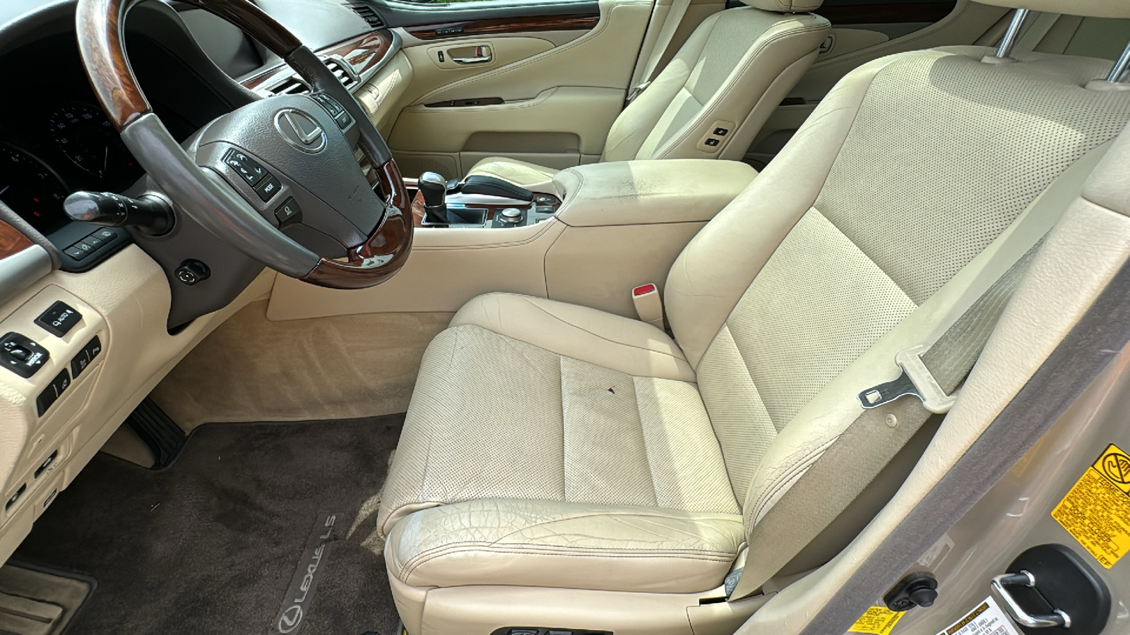 2013 Lexus LS 460 27
