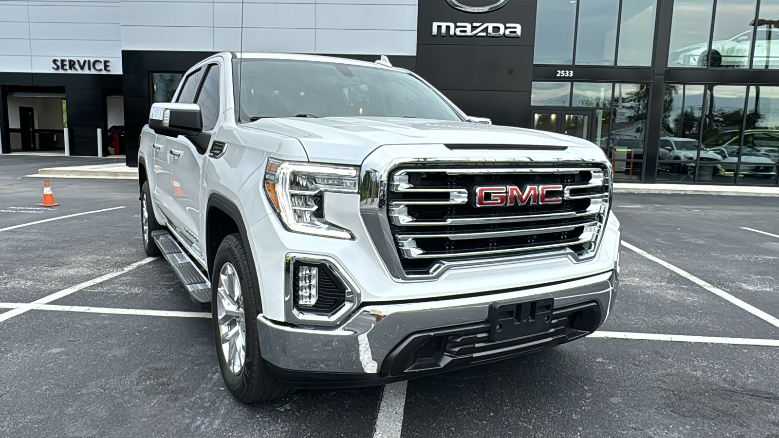 2021 GMC Sierra 1500 SLT 2