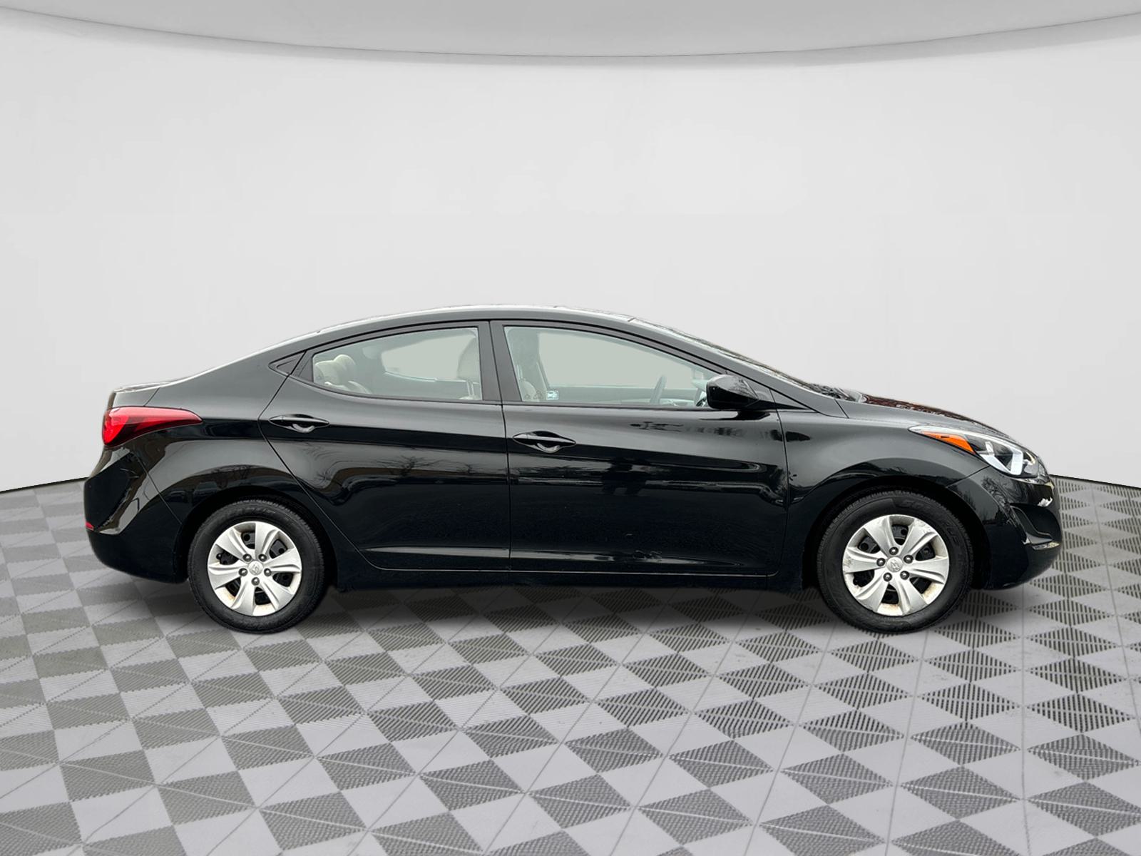 2016 Hyundai Elantra SE 8