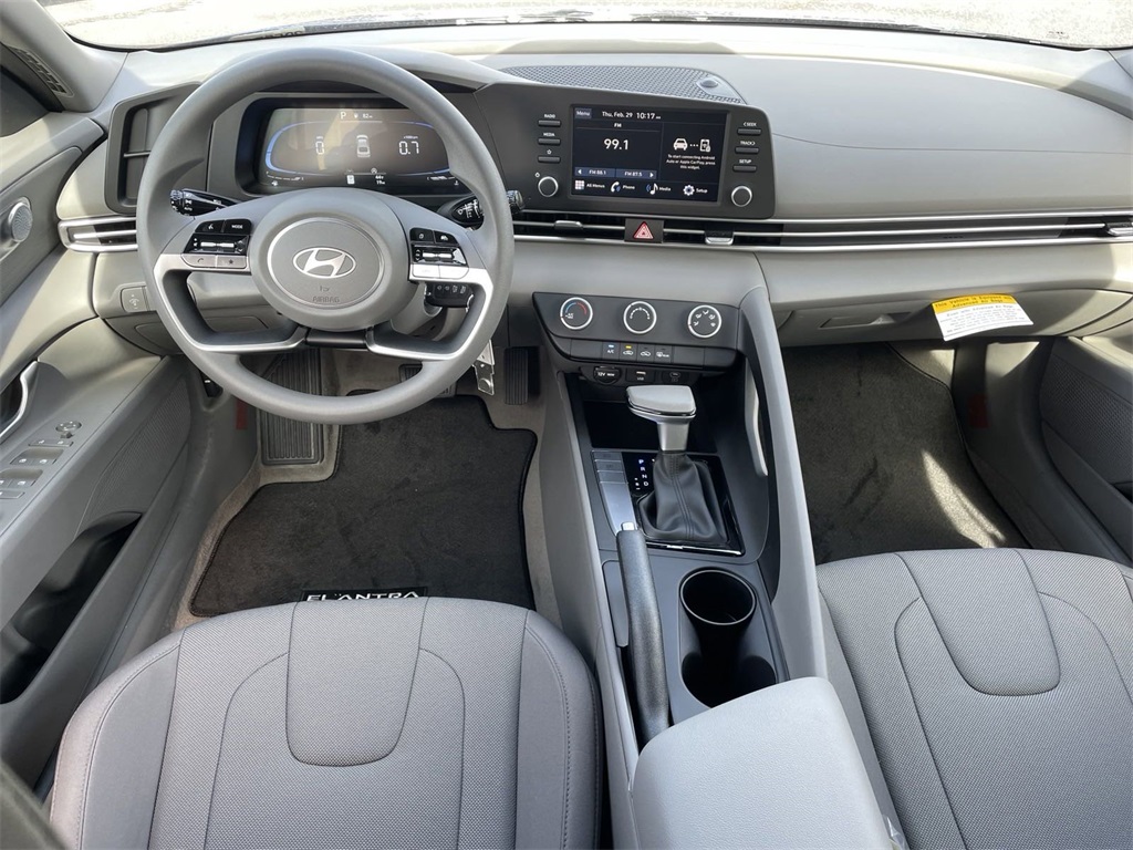 2024 Hyundai Elantra SE 17