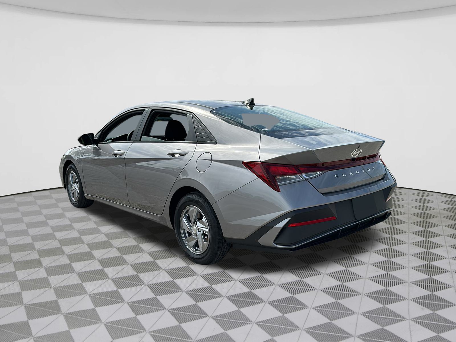 2024 Hyundai Elantra SE 5