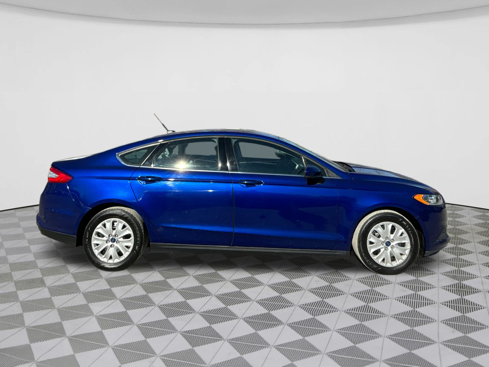 2014 Ford Fusion S 8