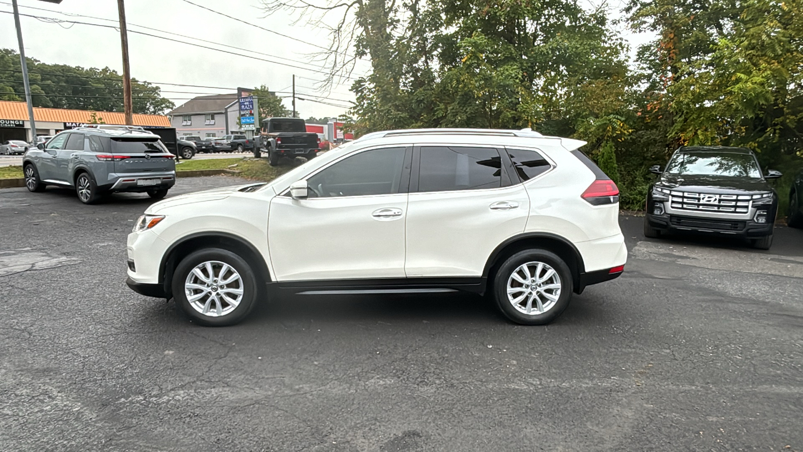 2018 Nissan Rogue SV 4