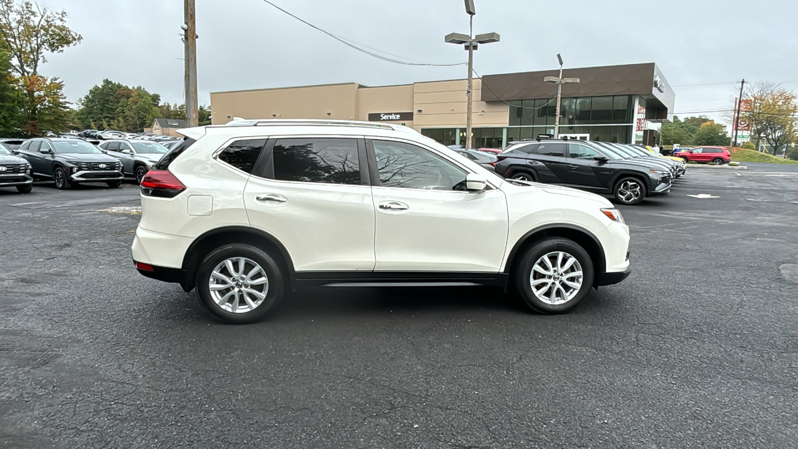 2018 Nissan Rogue SV 8