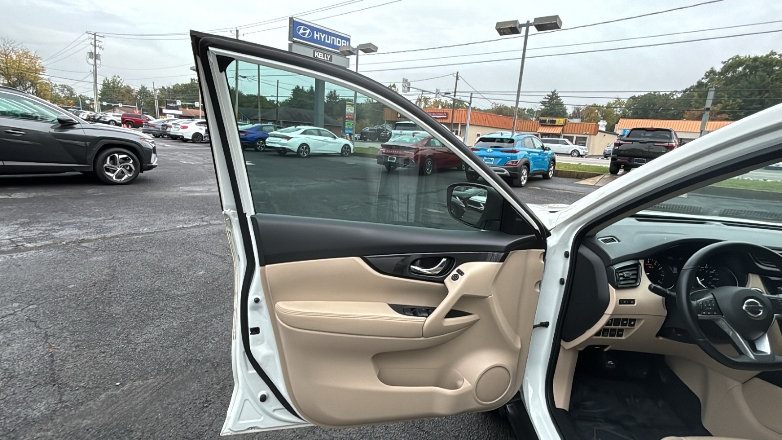 2018 Nissan Rogue SV 19