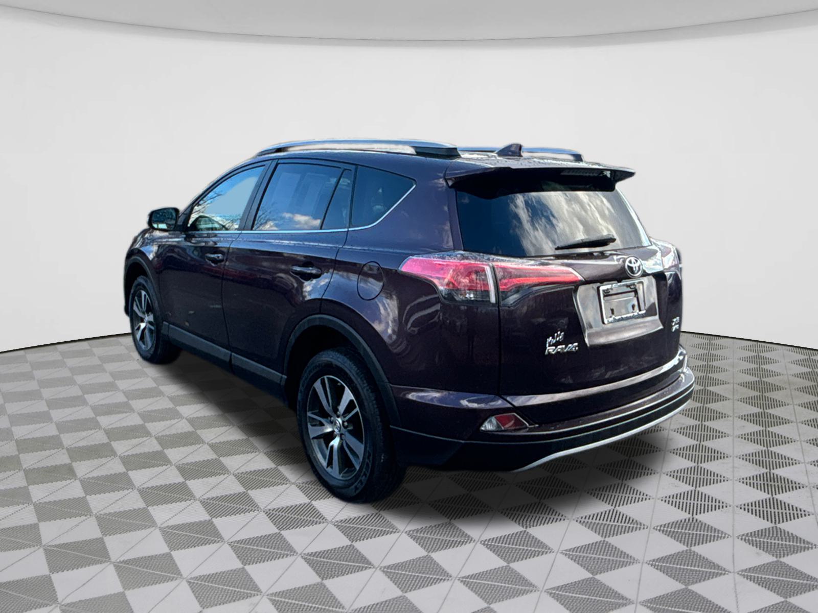 2018 Toyota RAV4 XLE 5