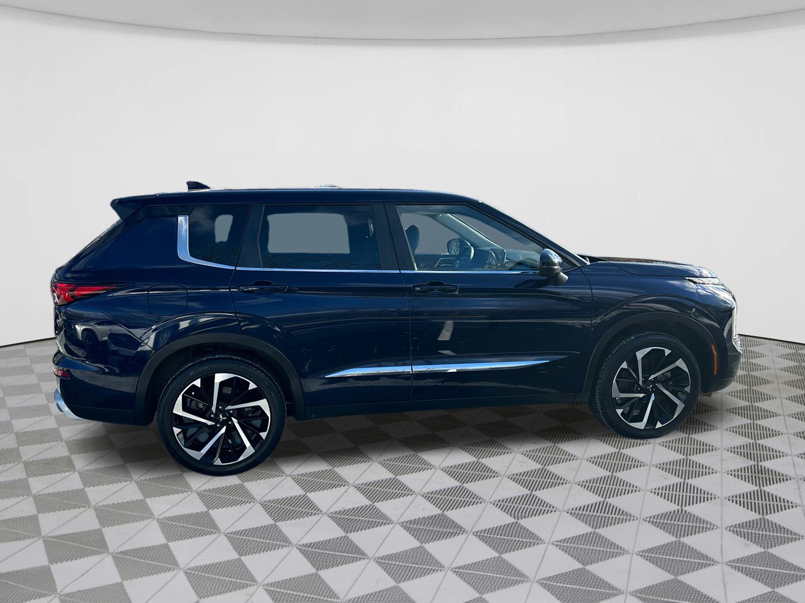 2023 Mitsubishi Outlander SE 8