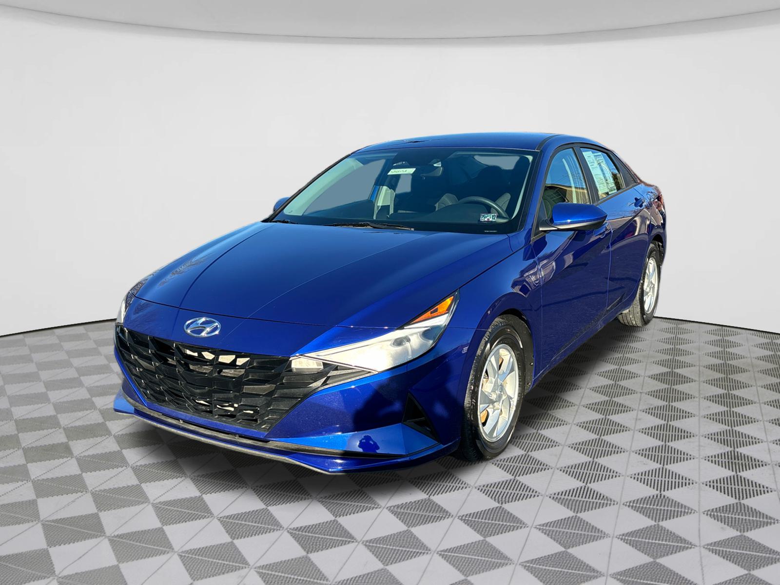 2023 Hyundai Elantra SE 3