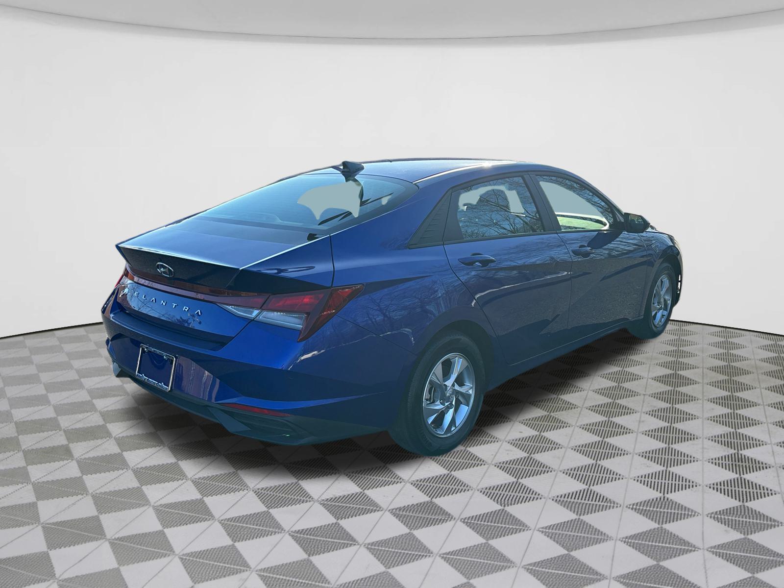 2023 Hyundai Elantra SE 7