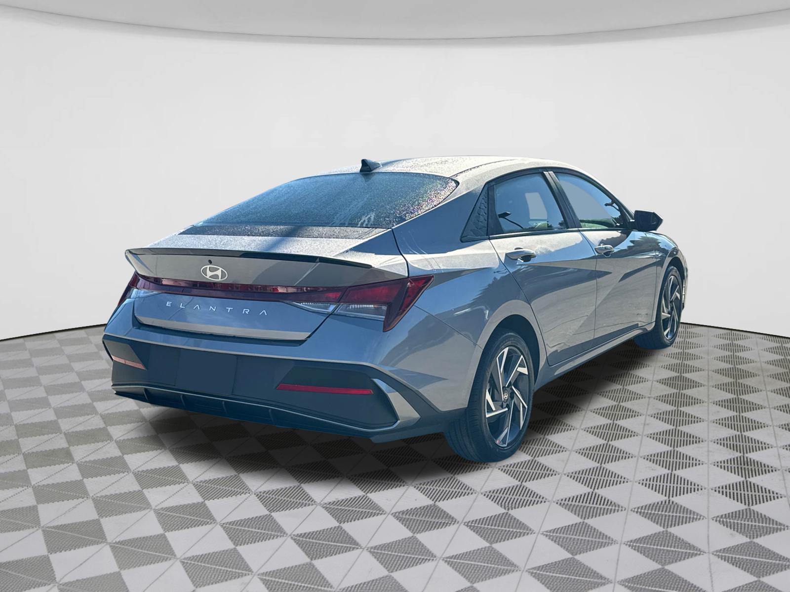 2025 Hyundai Elantra SEL 5