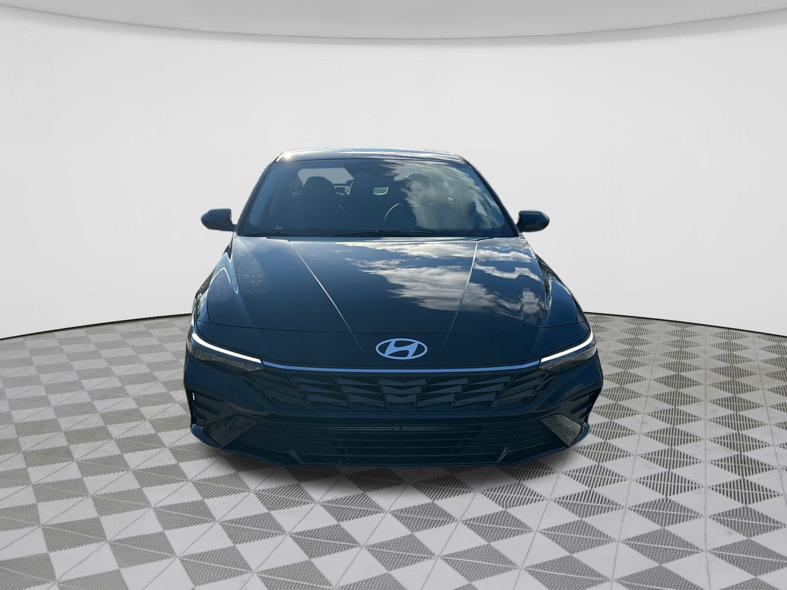 2025 Hyundai Elantra SE 2