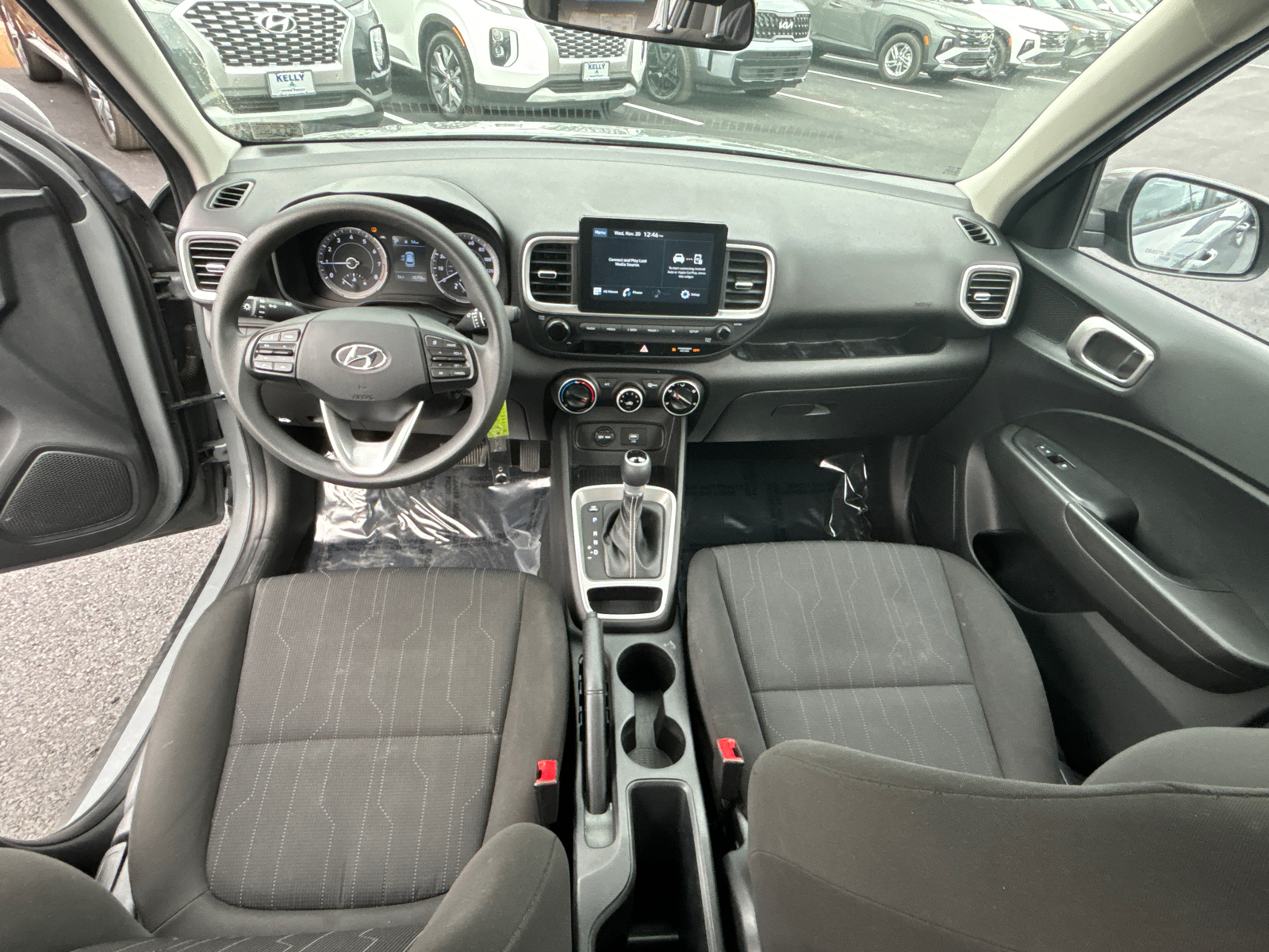 2021 Hyundai Venue SE 16