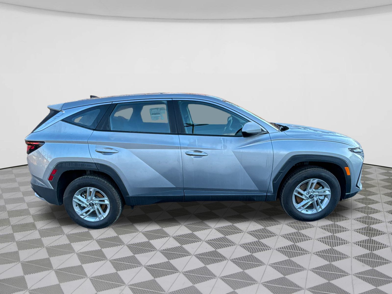 2025 Hyundai Tucson SE 8