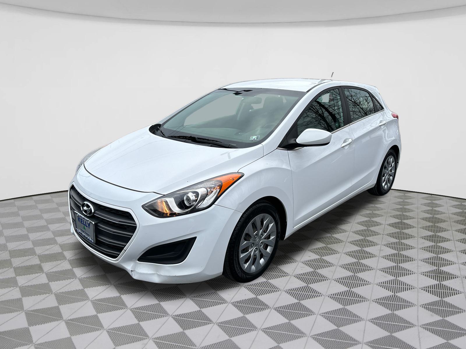 2017 Hyundai Elantra GT Base 3