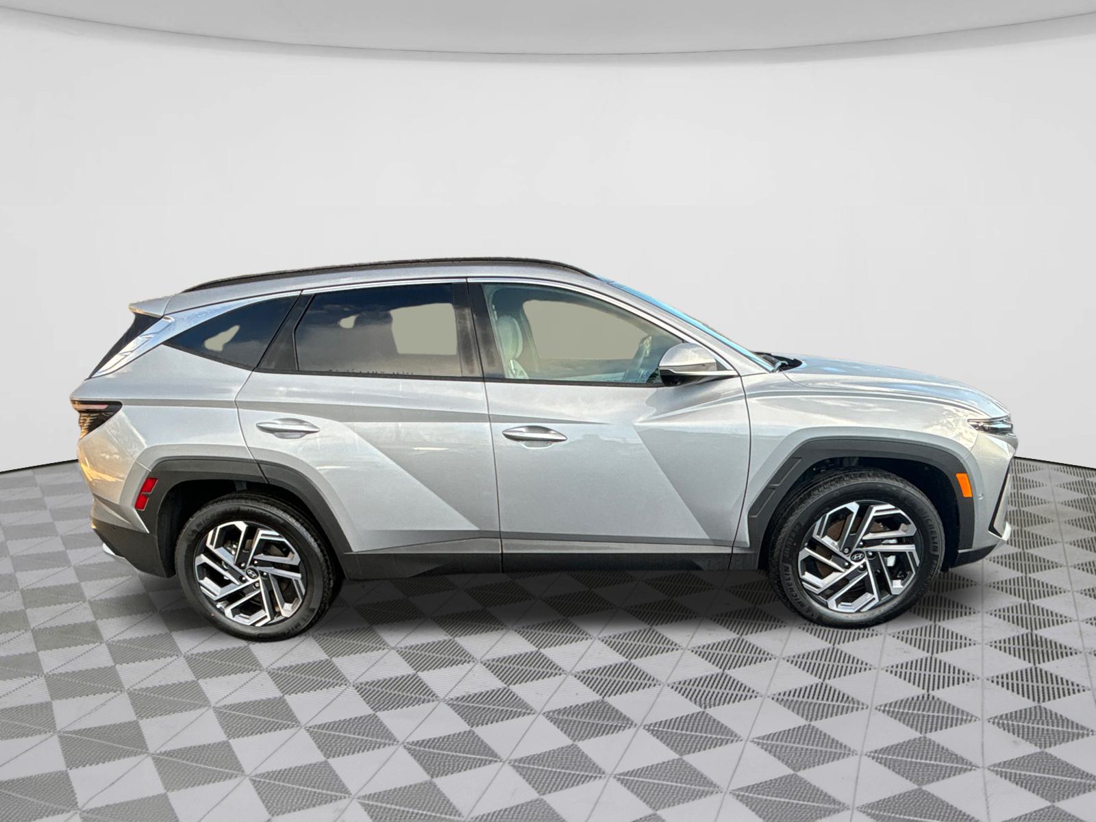 2025 Hyundai Tucson Hybrid Limited 8