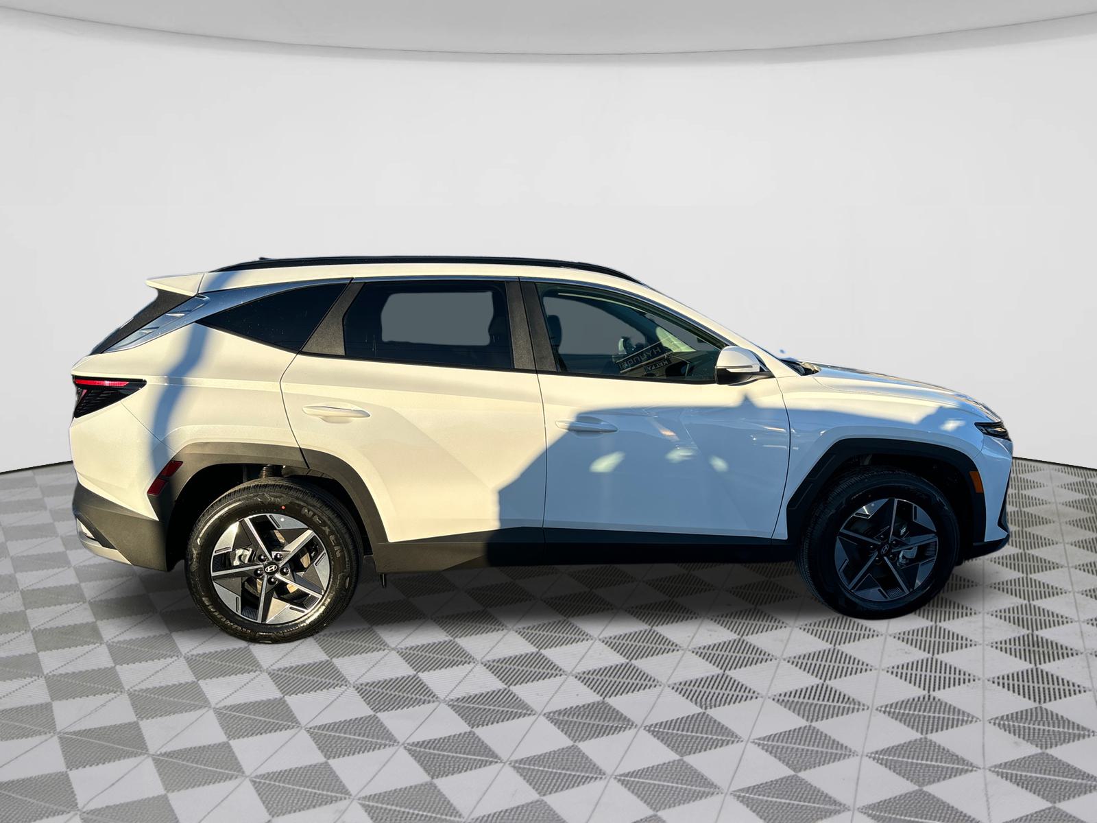 2025 Hyundai TUCSON Hybrid  8