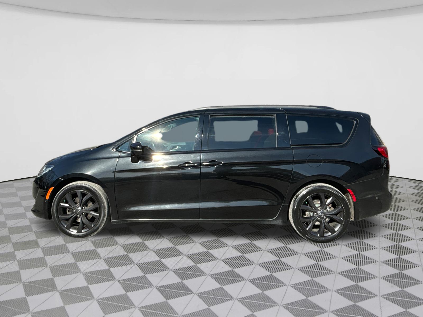 2020 Chrysler Pacifica Limited 4