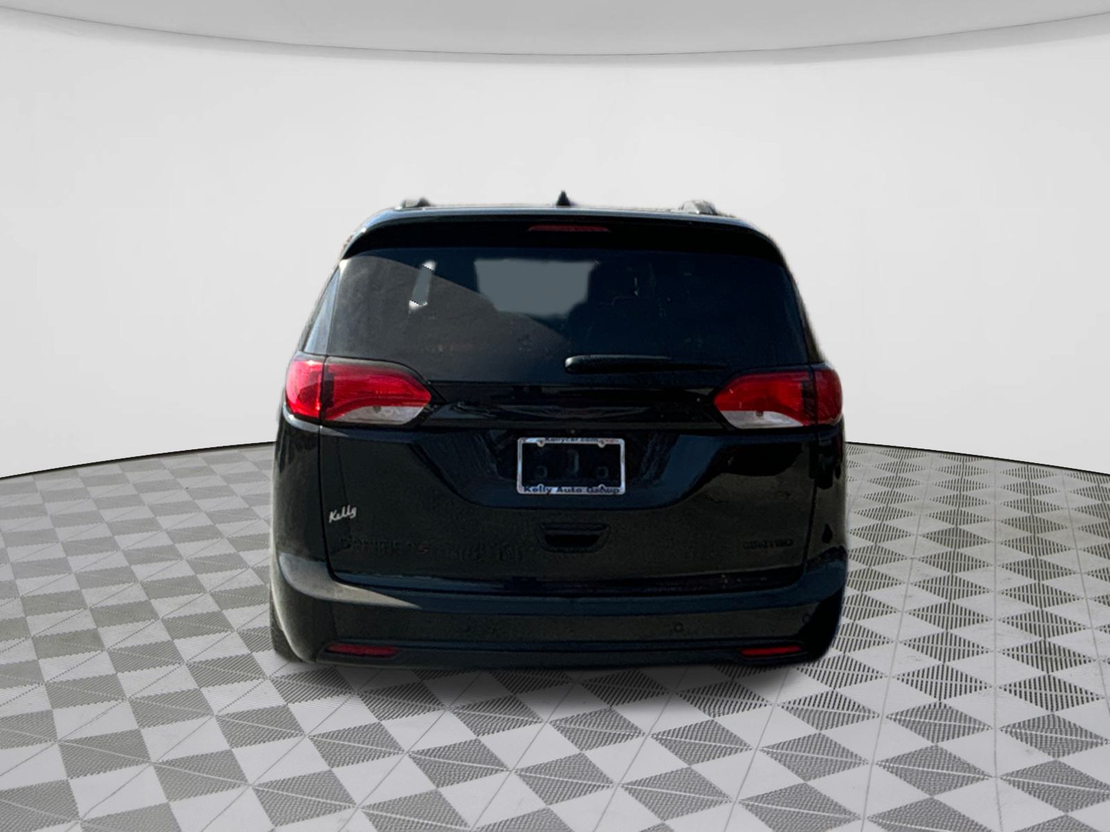 2020 Chrysler Pacifica Limited 6