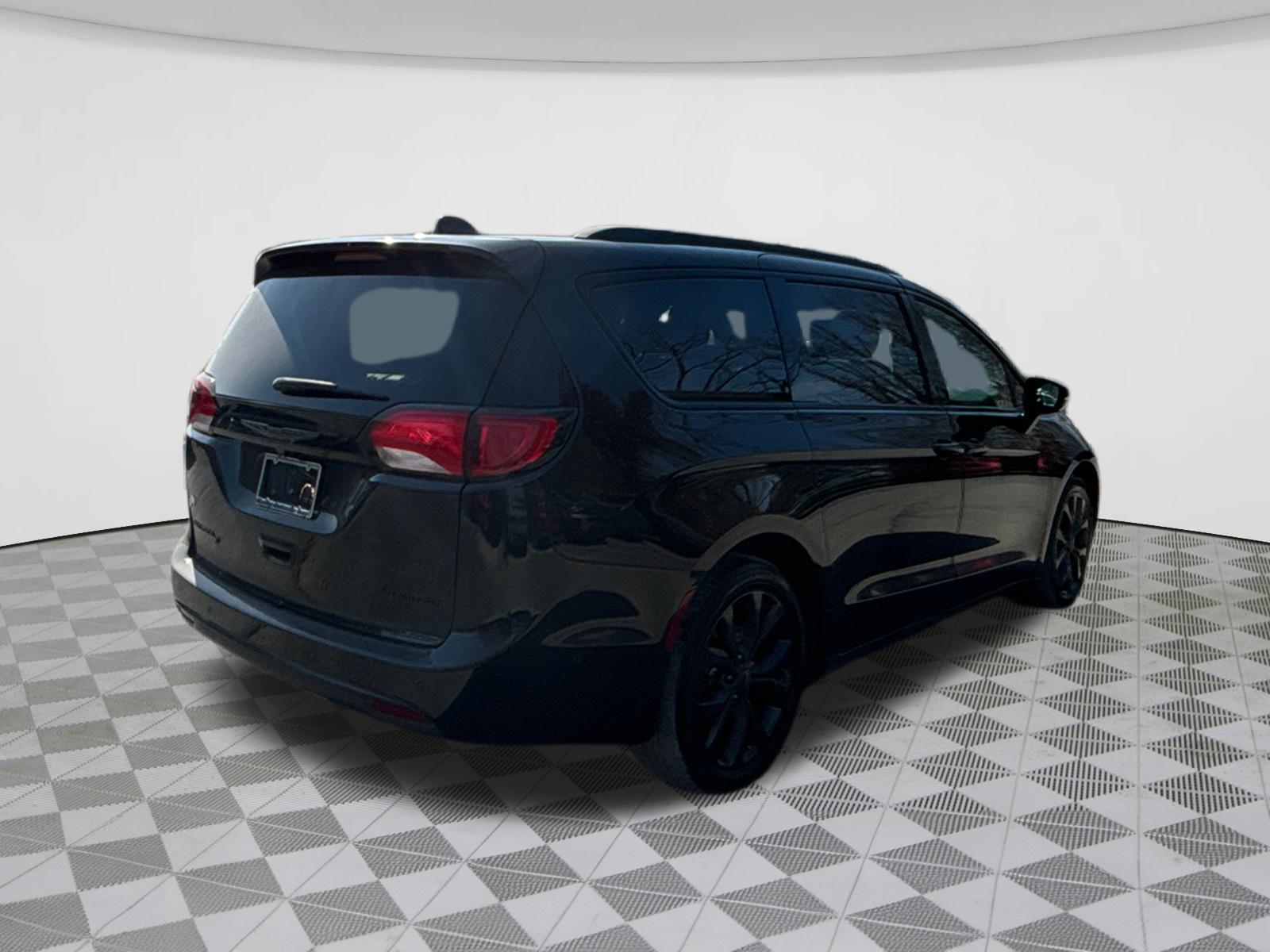 2020 Chrysler Pacifica Limited 7