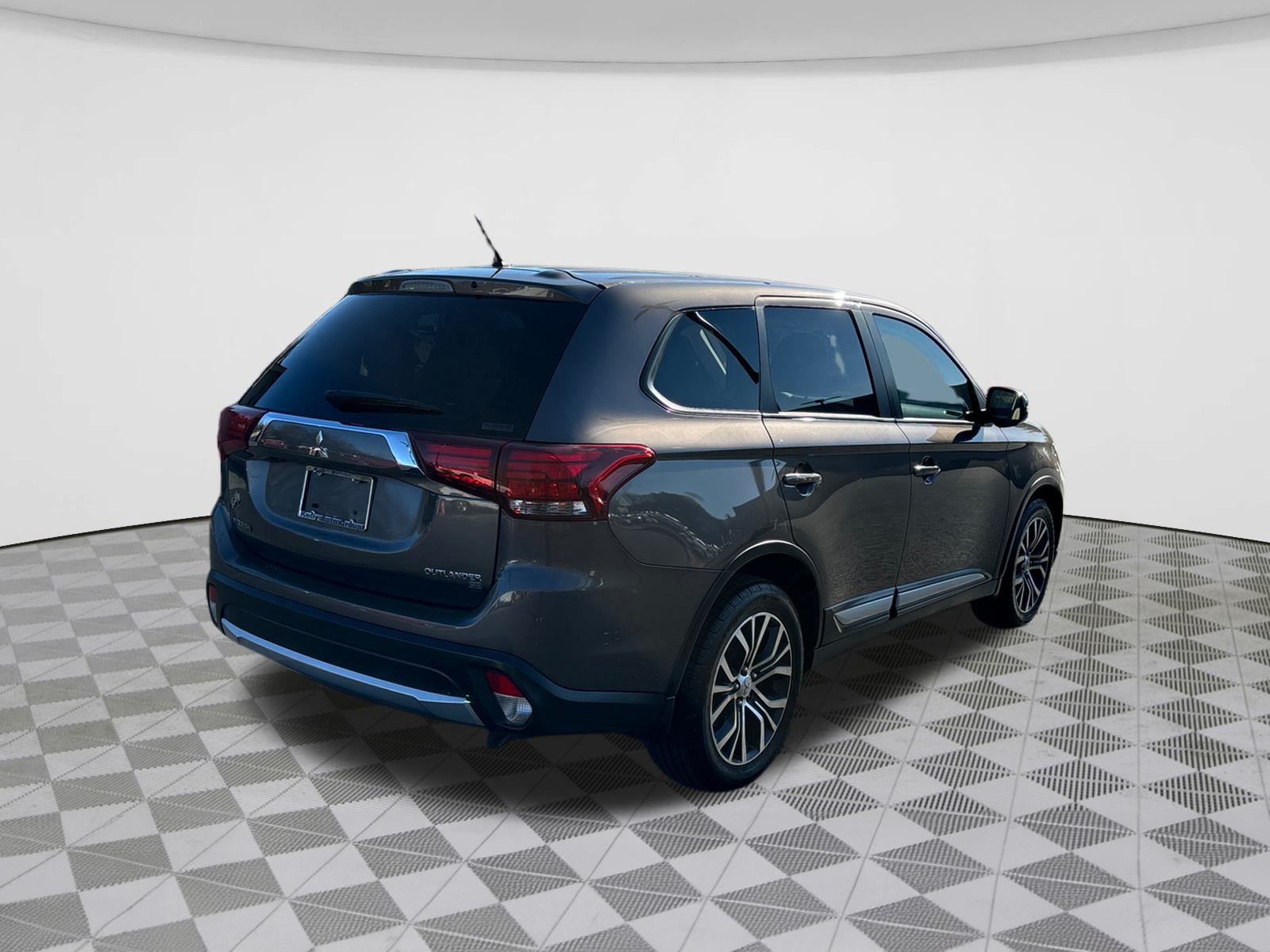 2016 Mitsubishi Outlander SE 7