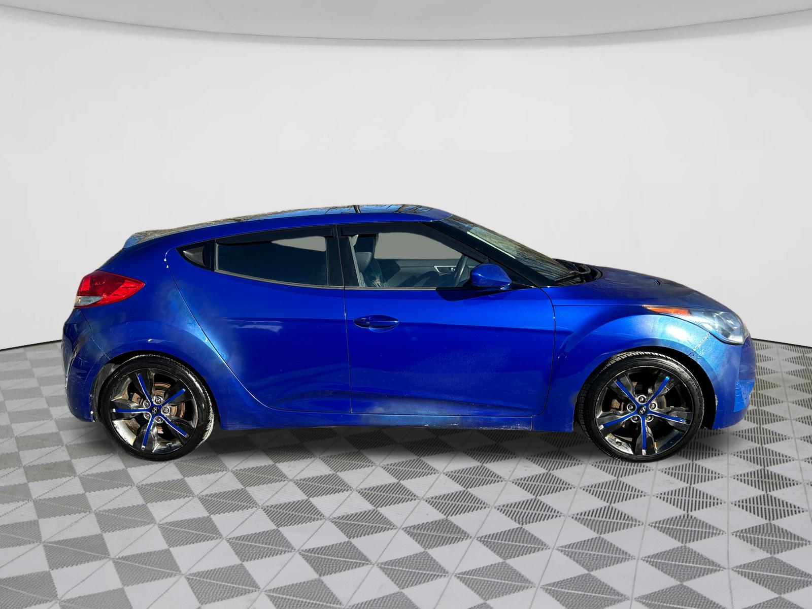 2012 Hyundai Veloster Base 8