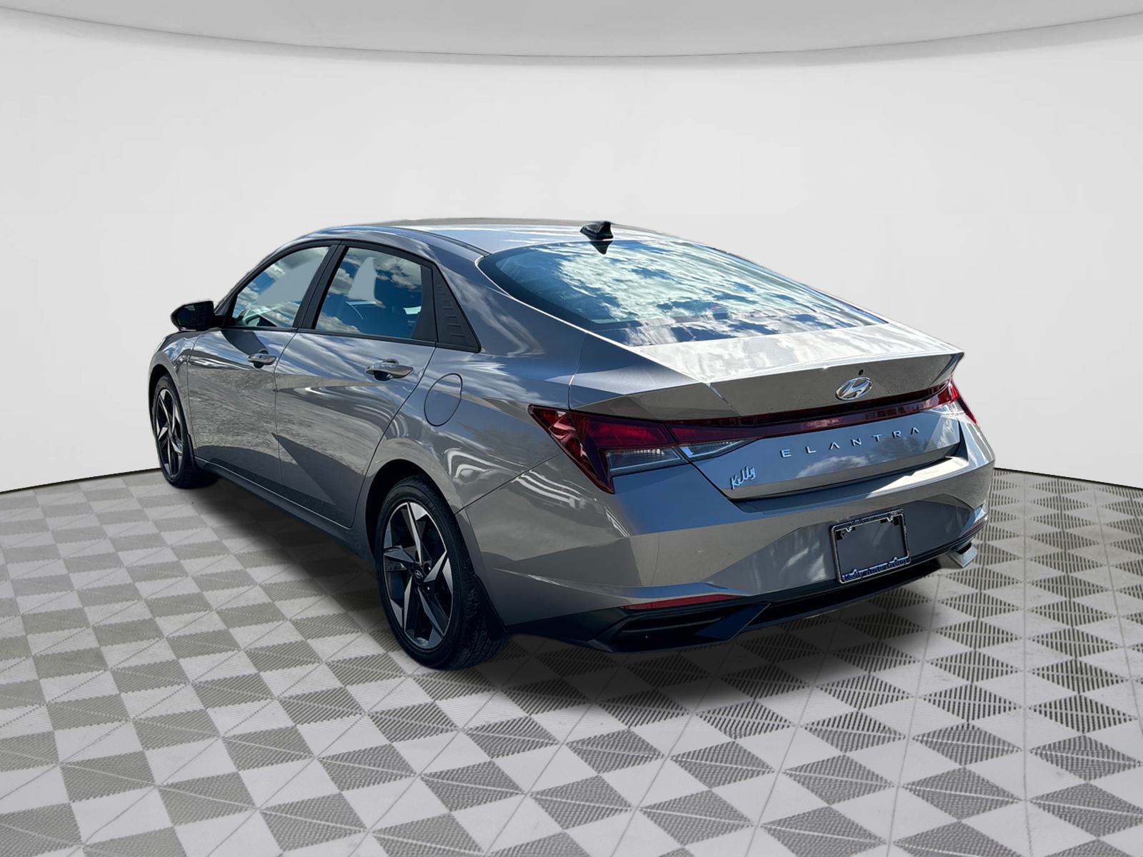 2023 Hyundai Elantra SEL 5