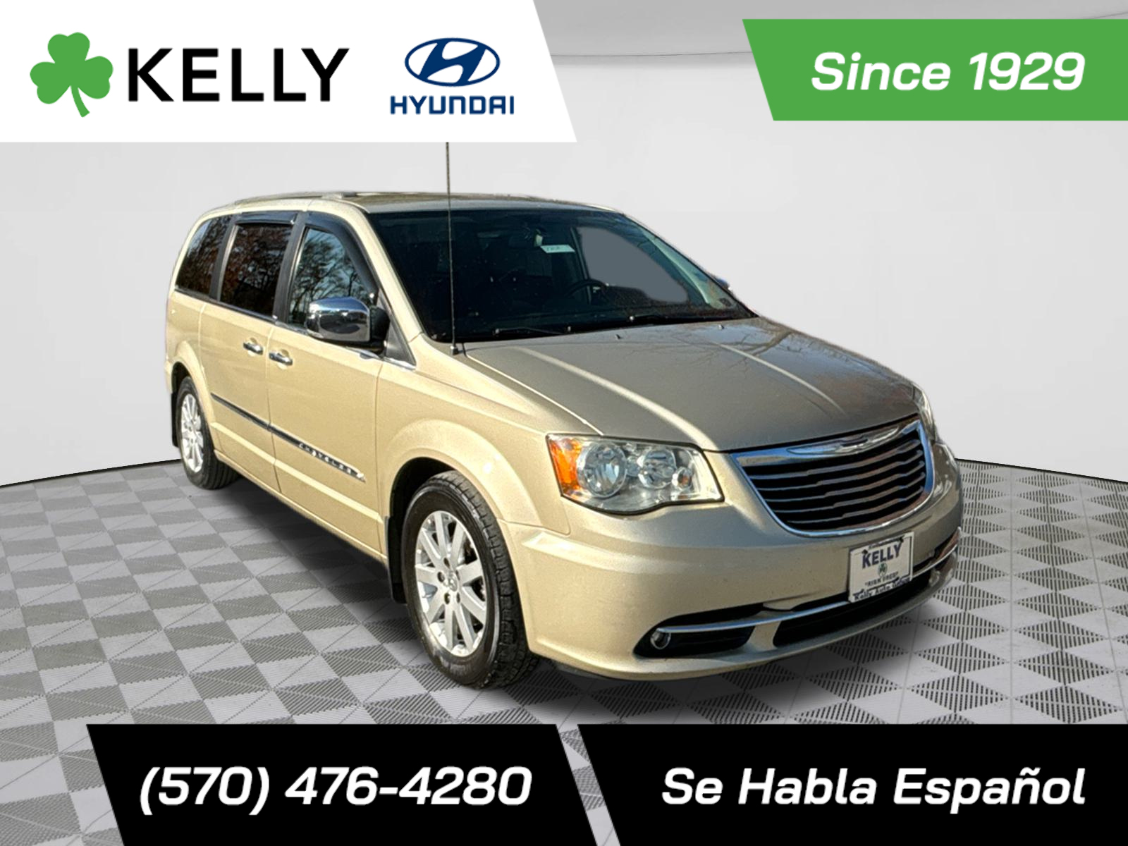 2011 Chrysler Town & Country Touring-L 1