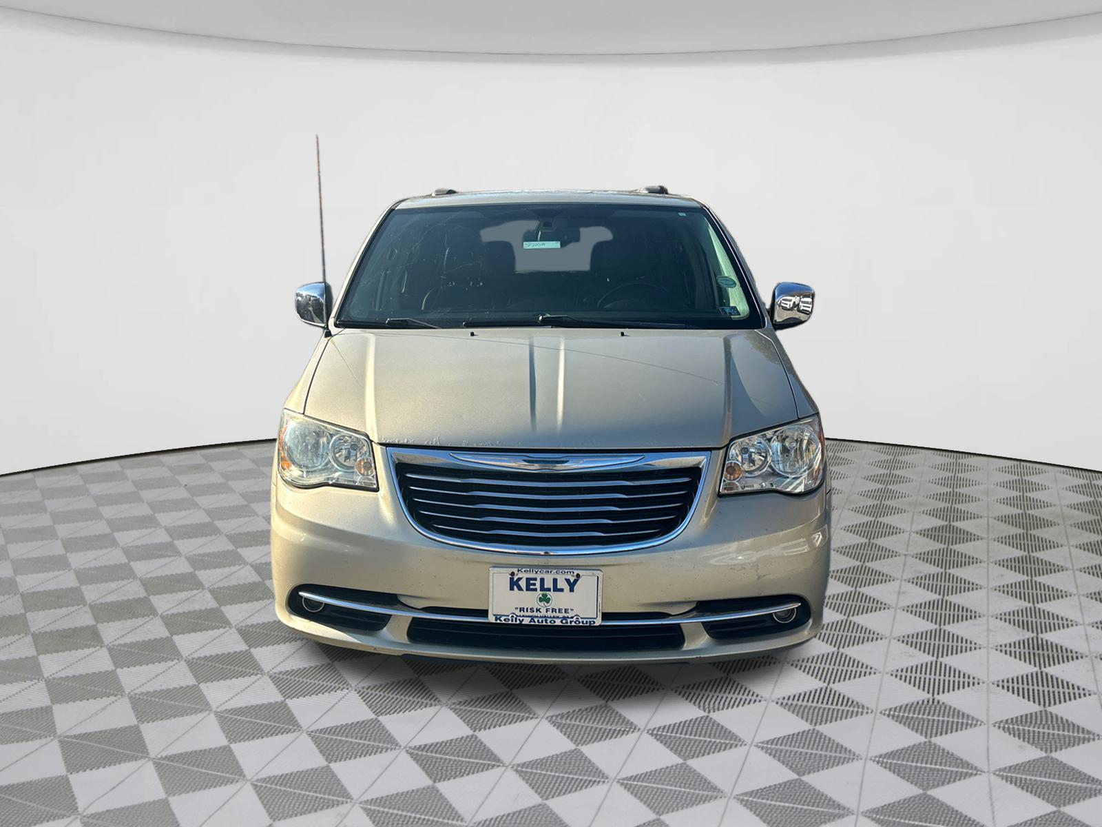 2011 Chrysler Town & Country Touring-L 2