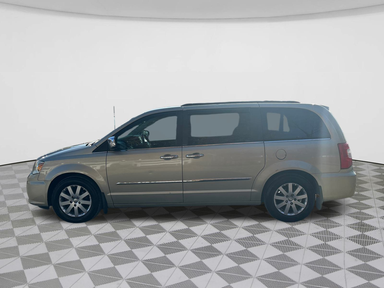 2011 Chrysler Town & Country Touring-L 4