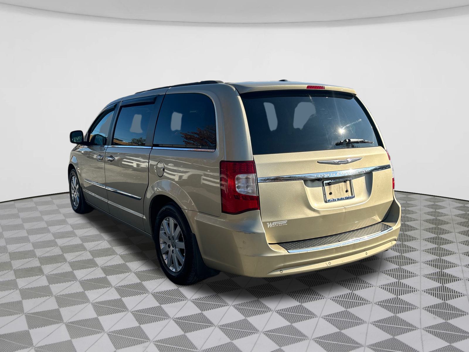 2011 Chrysler Town & Country Touring-L 5