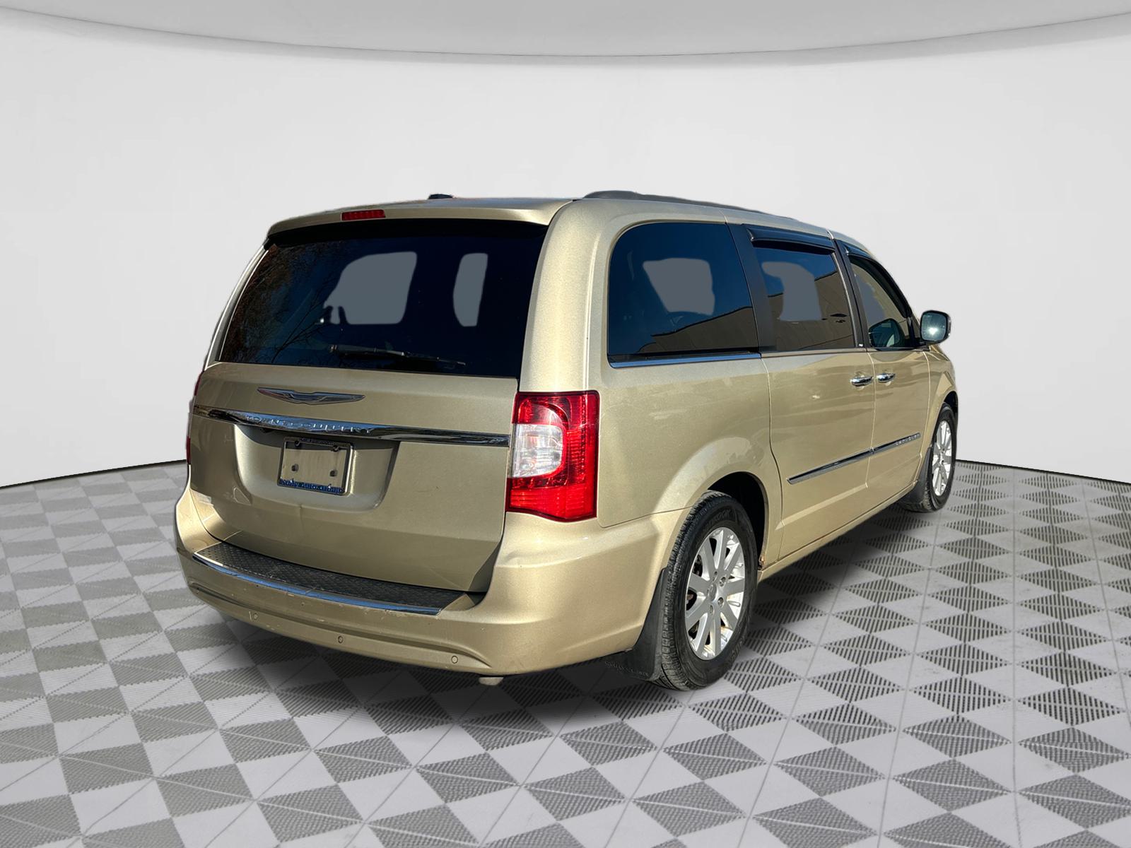 2011 Chrysler Town & Country Touring-L 7