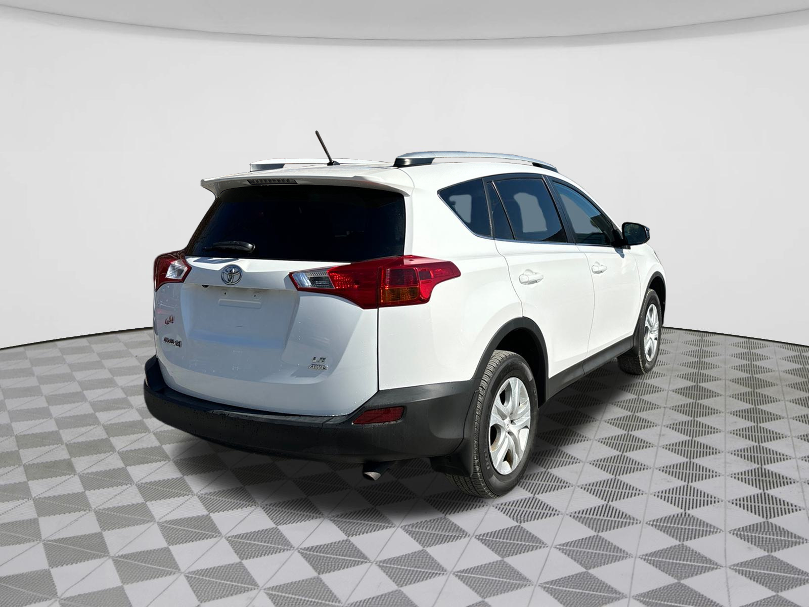 2013 Toyota RAV4 LE 7