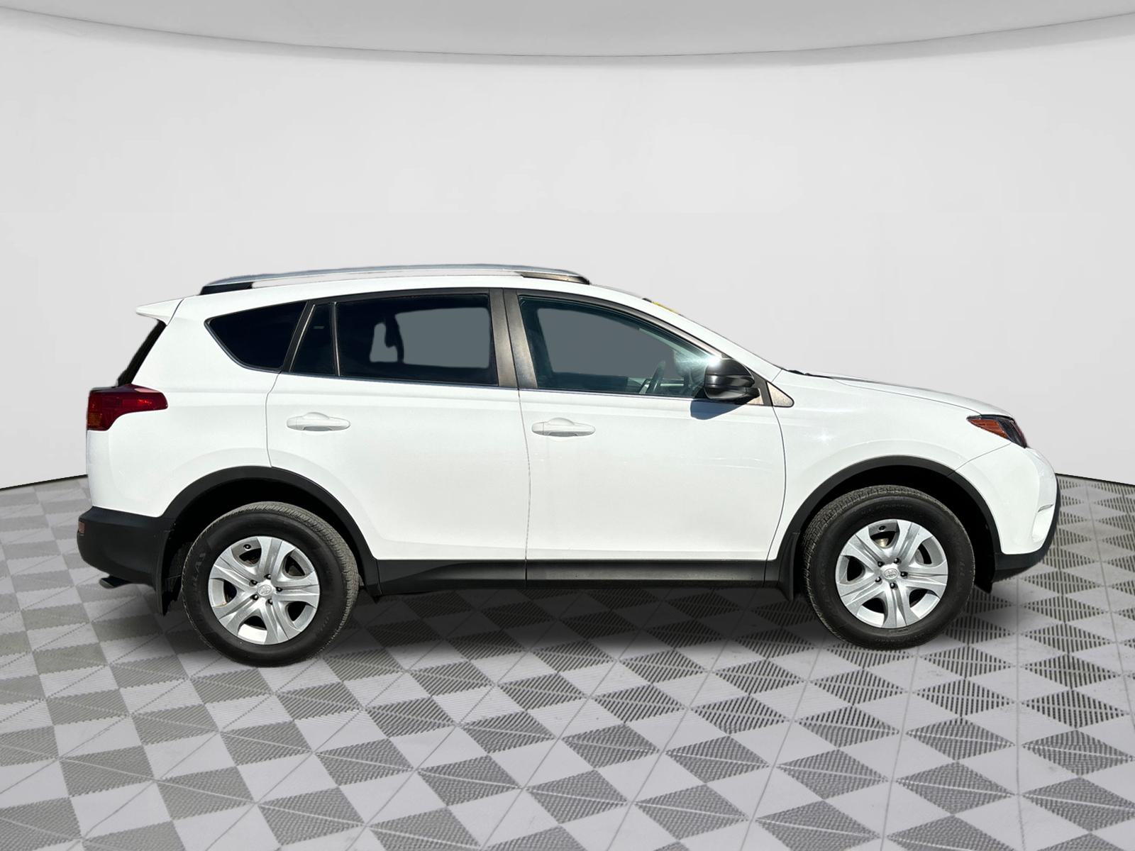 2013 Toyota RAV4 LE 8