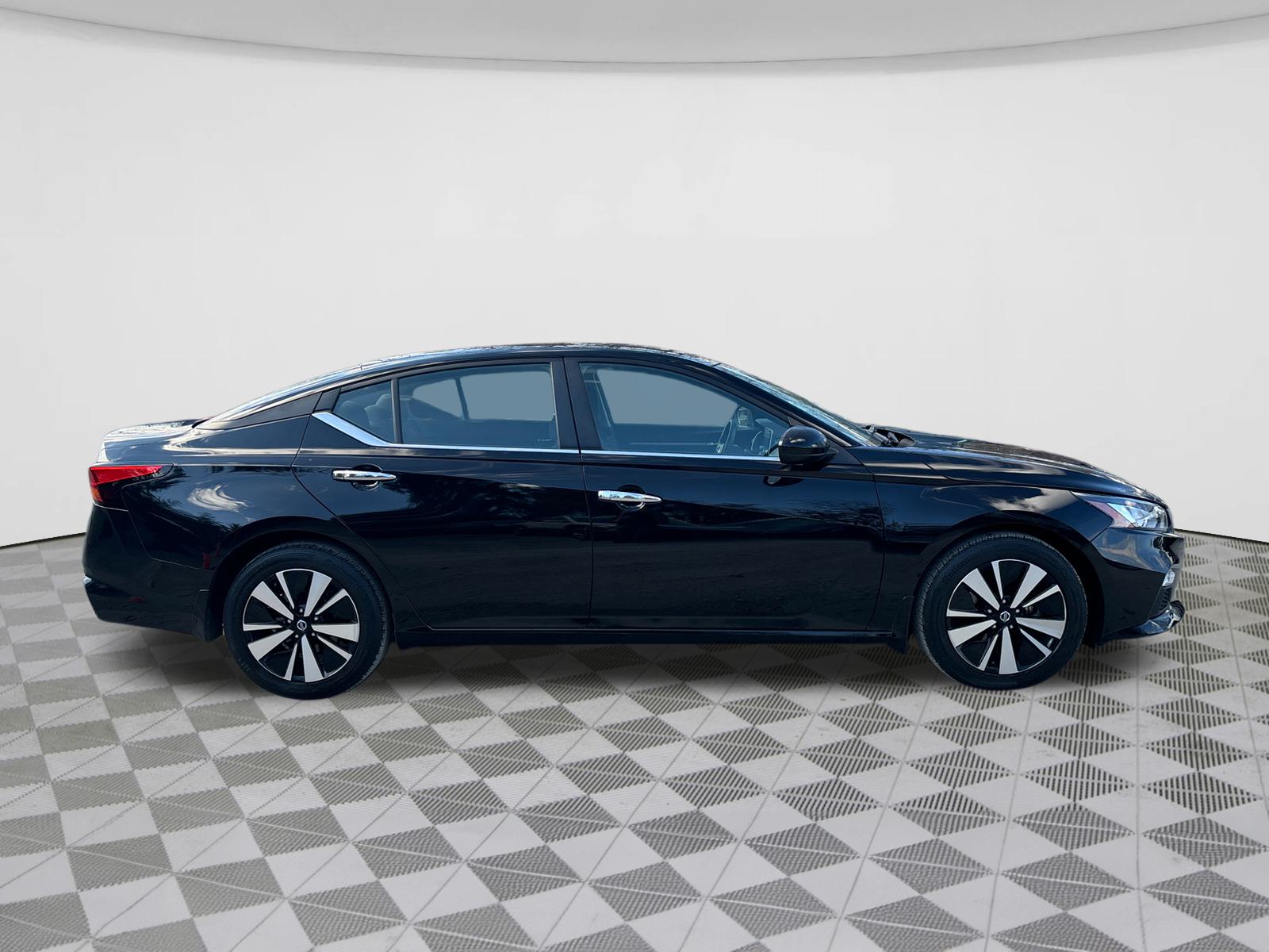 2021 Nissan Altima 2.5 SV 8