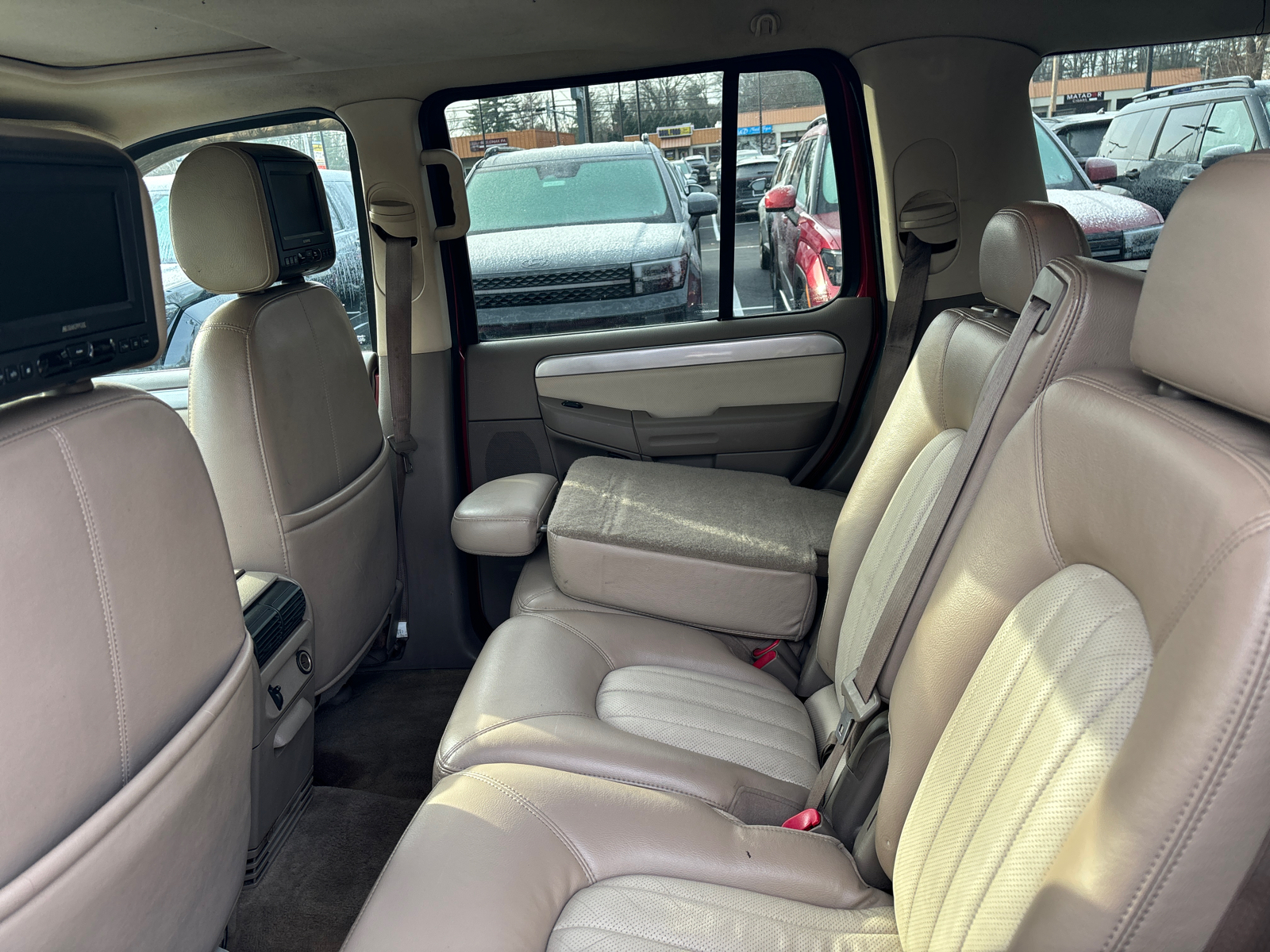 2004 Mercury Mountaineer Base 13