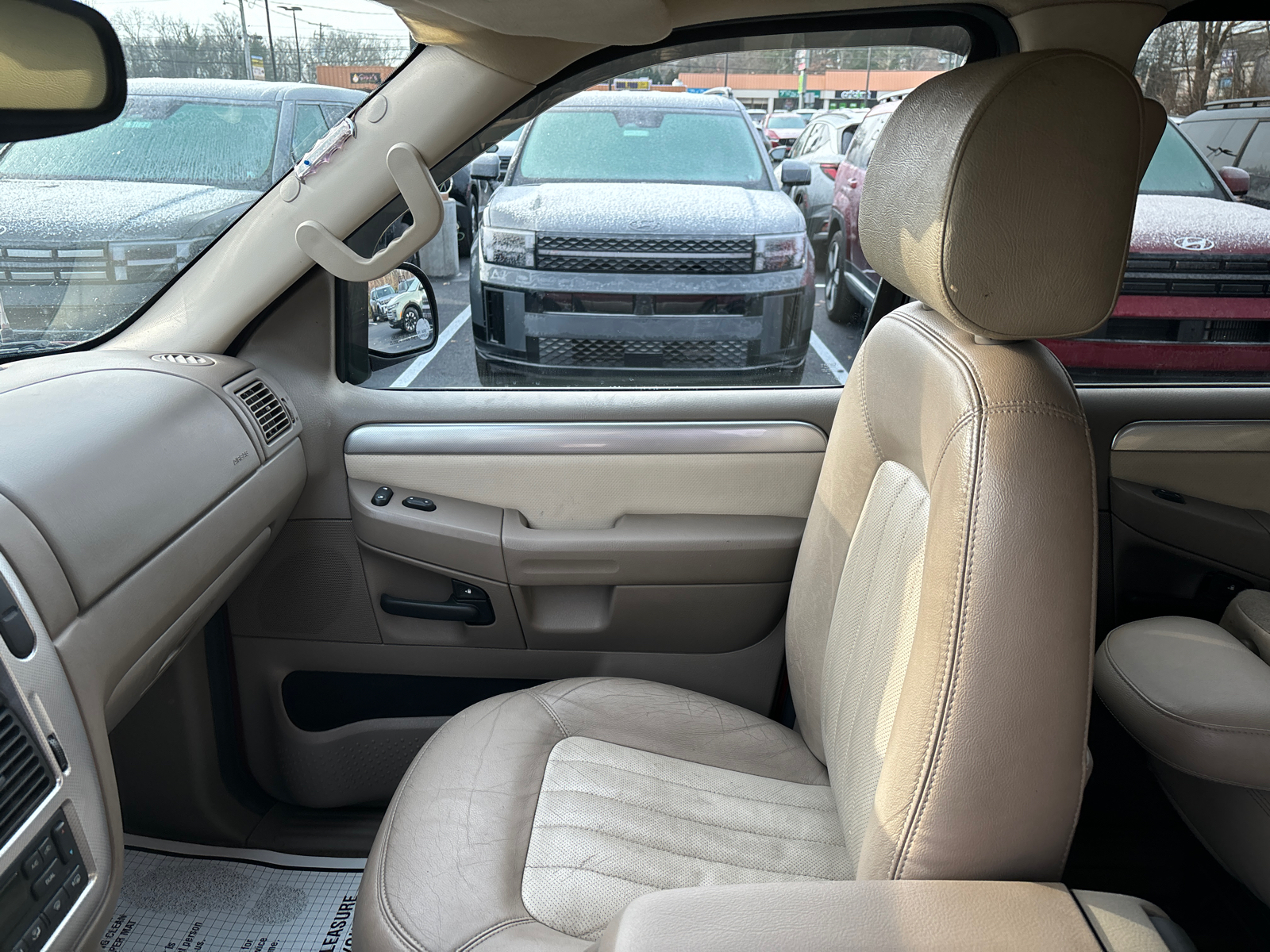 2004 Mercury Mountaineer Base 17