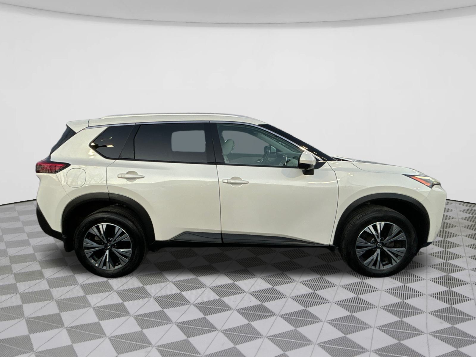 2021 Nissan Rogue SV 8